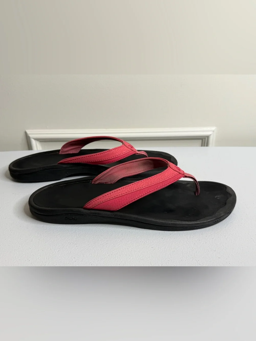 Women’s OluKai Ohana Black & Hot Pink/Coral Flip Flops size 11